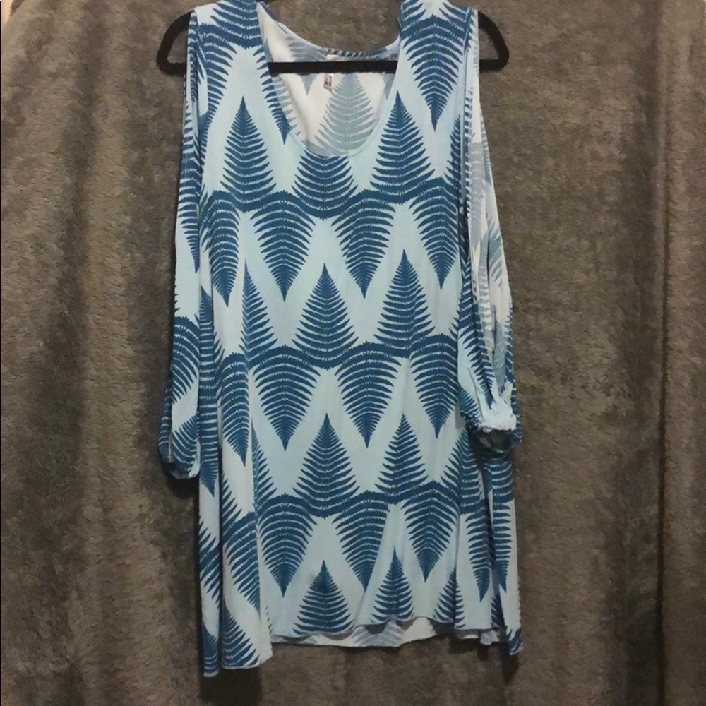 Hawaii’s Finest open shoulder mid sleeve blouse